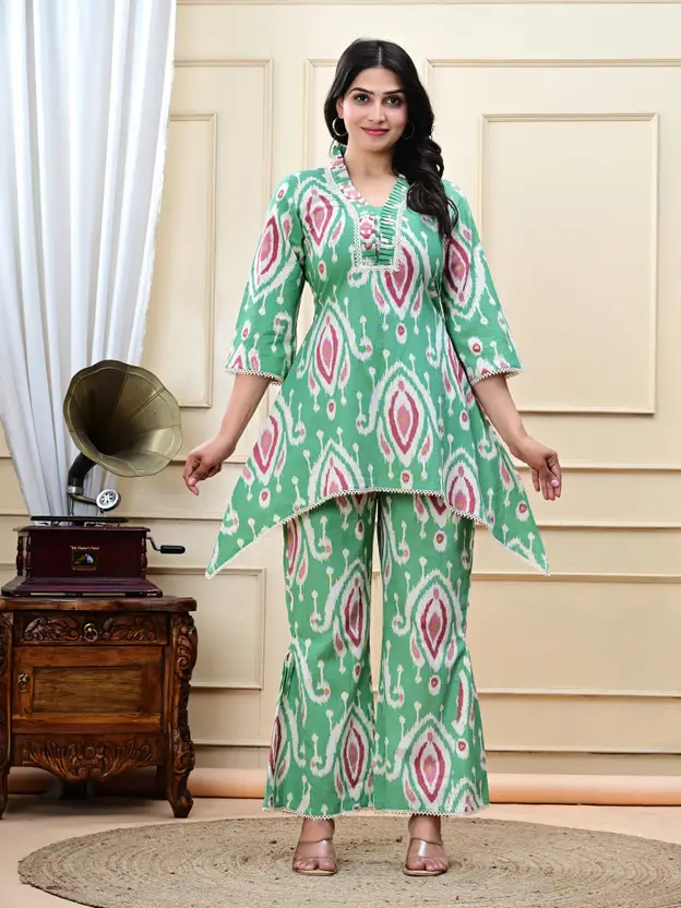 Elegant Green Pure Cotton Women Kurta and Pant Set with Abstract Design, 3/4 Sleeves, Colorblock Trend – Casual, Festive, and Party Wear